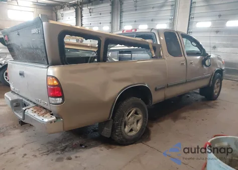 2001 Toyota Tundra Sr5 V8 z USA, uszkodzony, nr VIN 5TBBT44131S197604